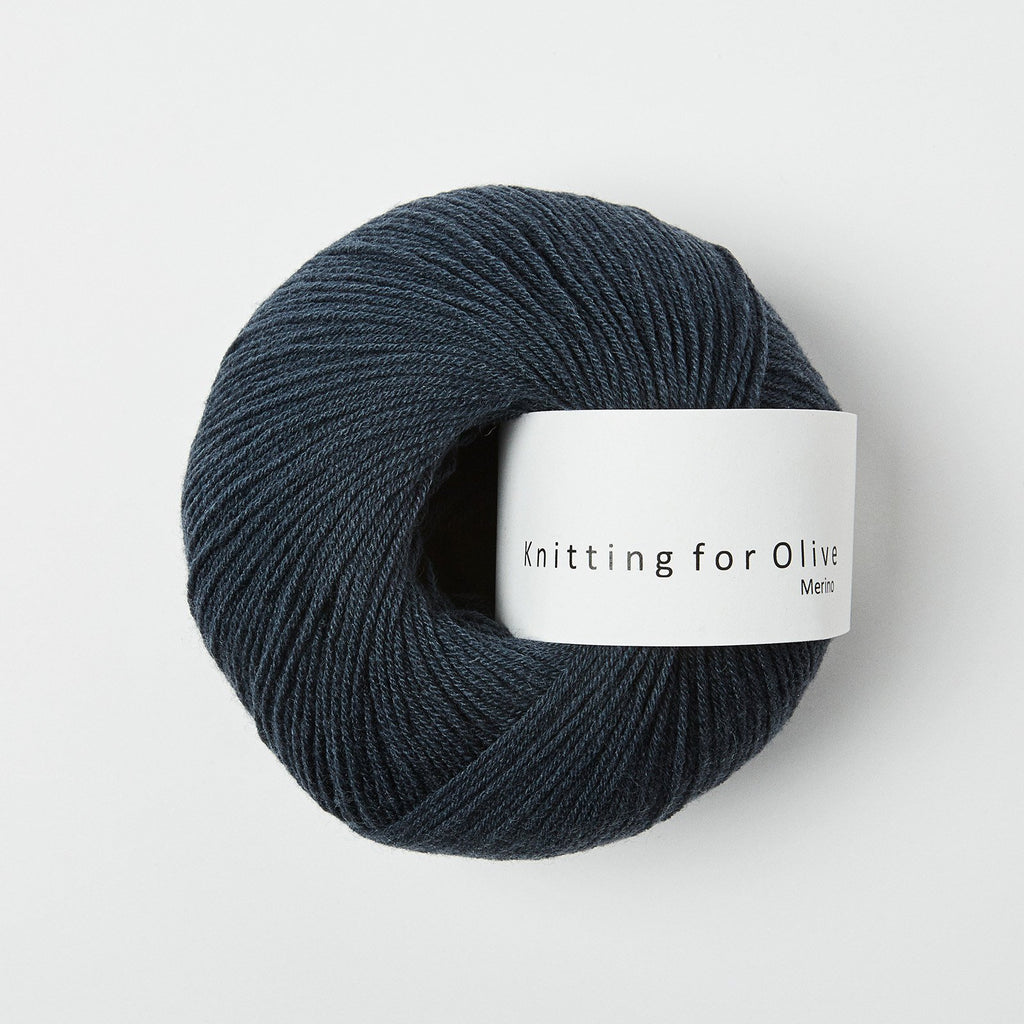 Knitting for Olive Merino Dyb Petroleumsblå garn