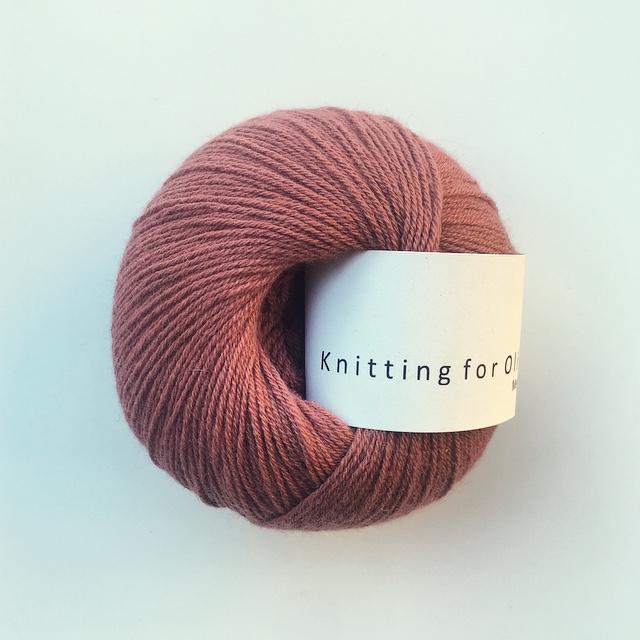 Knitting for Olive Merino Blommerosa garn